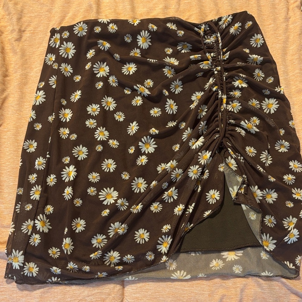 Pull&Bear Brown Skirt with White Daisy Print